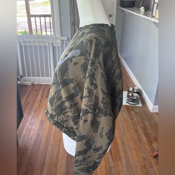 WOMENS PUMA REBEL CROPPED CREW SWEATSHIRT - Picture 4 of 7